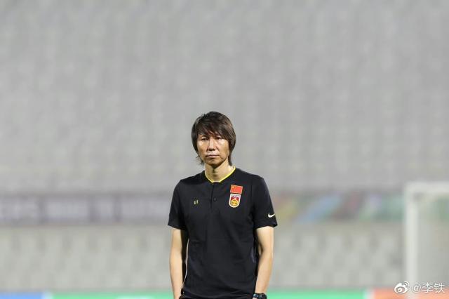 开云-李铁：20年从国脚到国足主帅 微笑面对成功或失败