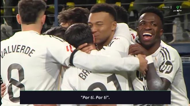 云体育入口-暖心！姆巴佩打进勺子点球后拥抱迪亚斯并说：“为了你，为了你”